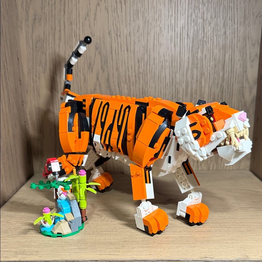 LEGO Creator Vibrant Orange and White Tiger Set